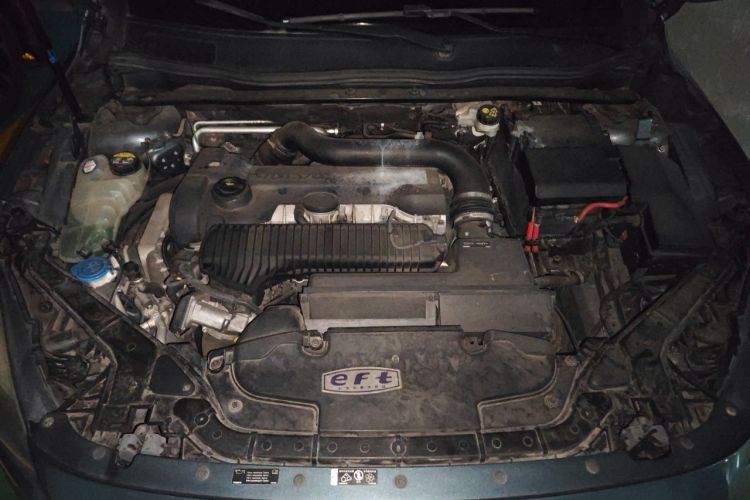 Used Volvo V40 2013 2.0T ZhiShang Version Engine Bay