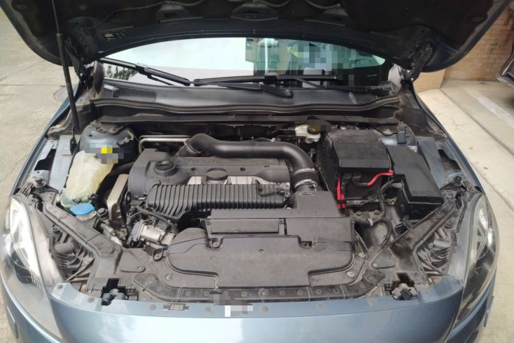 Used Volvo V40 2013 2.0T Zhiya Edition Engine Bay