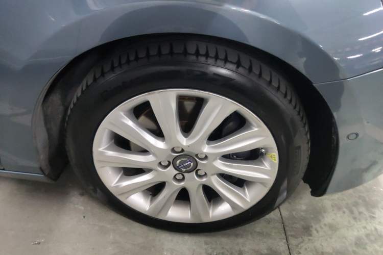 Used Volvo V40 2013 2.0T Zhiya Edition Exterior 5