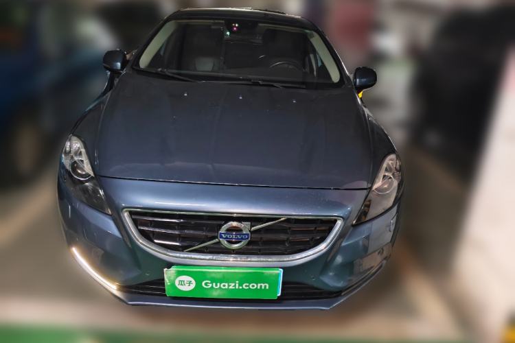 Used Volvo V40 2013 2.0T Zhiya Edition Front