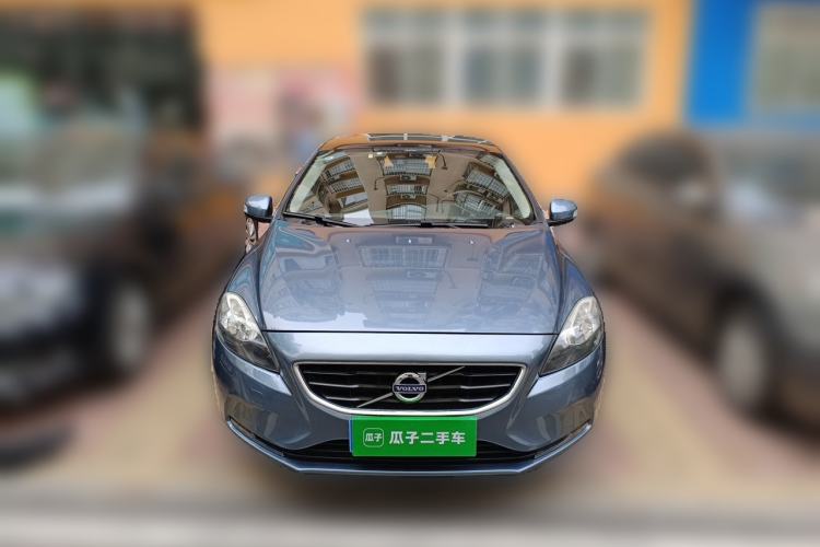 Used Volvo V40 2013 2.0T Zhiyi Edition Front