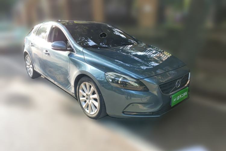 Used Volvo V40 2013 2.0T Zhiya Edition Front Right 45 Deg