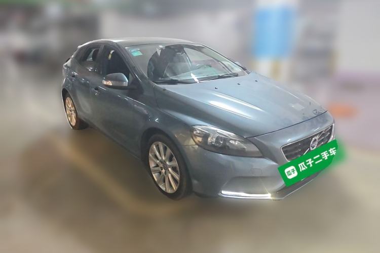 Used Volvo V40 2013 2.0T Zhiyi Edition Front Right 45 Deg