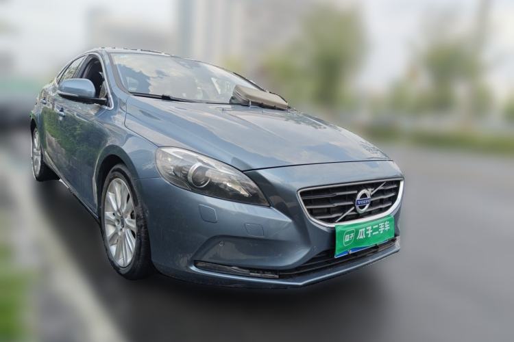 Used Volvo V40 2013 2.0T Zhiya Edition Front Right 45 Deg