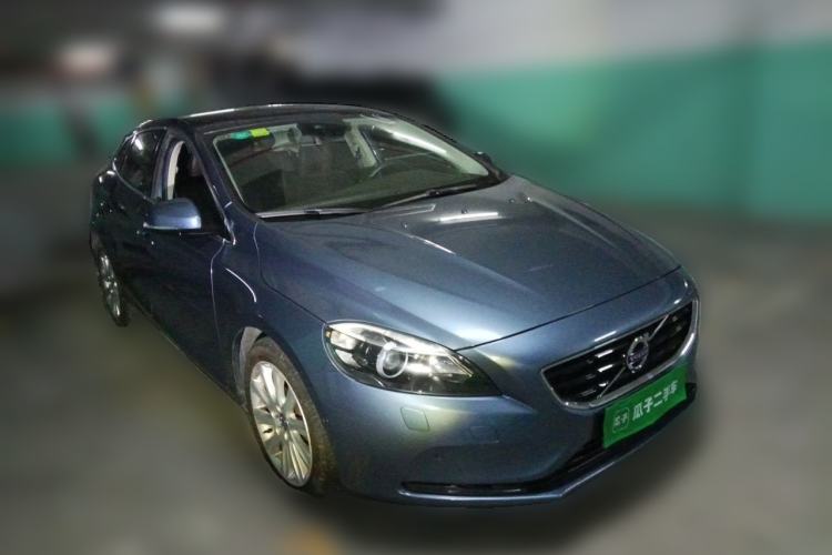 Used Volvo V40 2013 2.0T Zhiya Edition Front Right 45 Deg