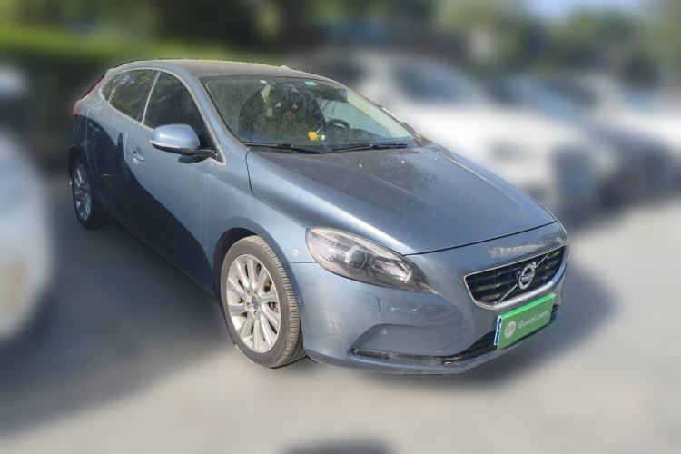 Used Volvo V40 2013 2.0T Zhiya Edition Front Right 45 Deg