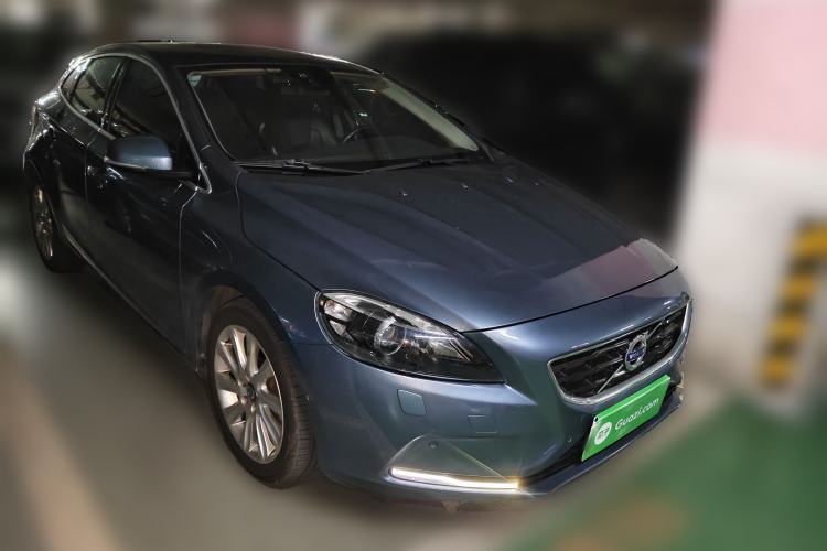 Used Volvo V40 2013 2.0T Zhiya Edition Front Right 45 Deg