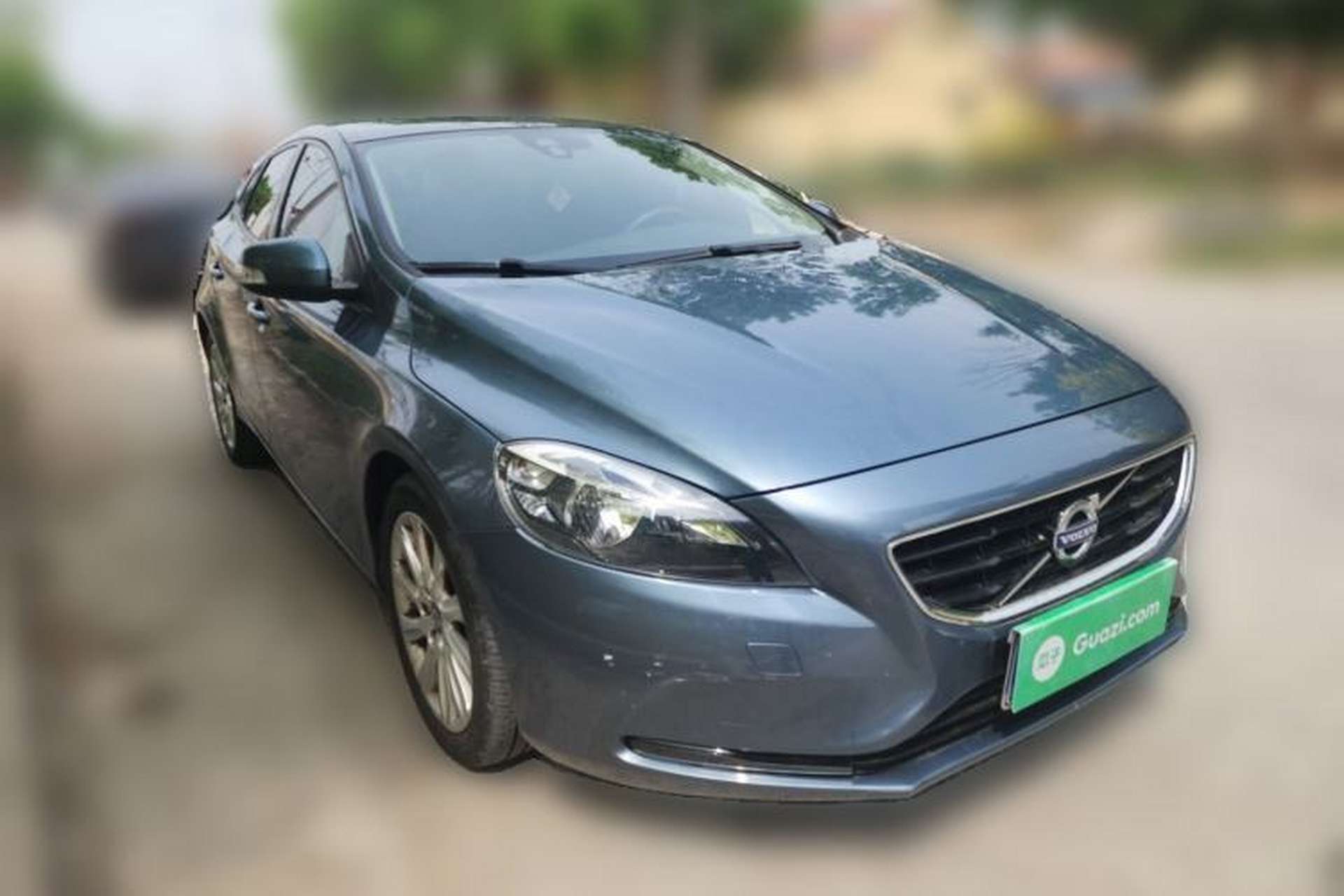 Used Volvo V40 2013 2.0T Zhiyi Edition Front Right 45 Deg