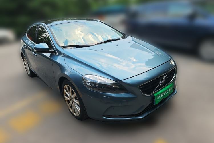 Used Volvo V40 2013 T5 Prestige Edition Front Right 45 Deg