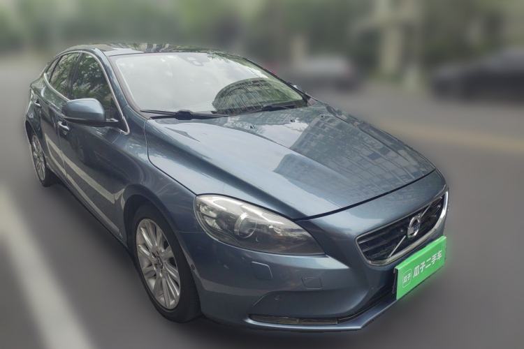 Used Volvo V40 2013 2.0T Zhiya Edition Front Right 45 Deg