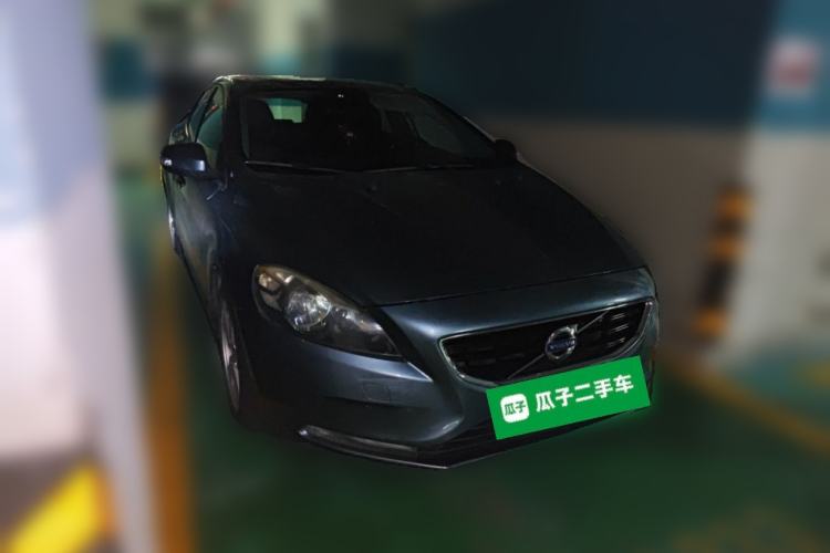 Used Volvo V40 2013 2.0T ZhiShang Version Front Right 45 Deg