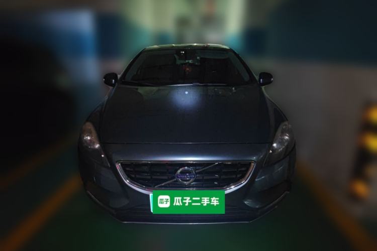 Used Volvo V40 2013 2.0T ZhiShang Version Front