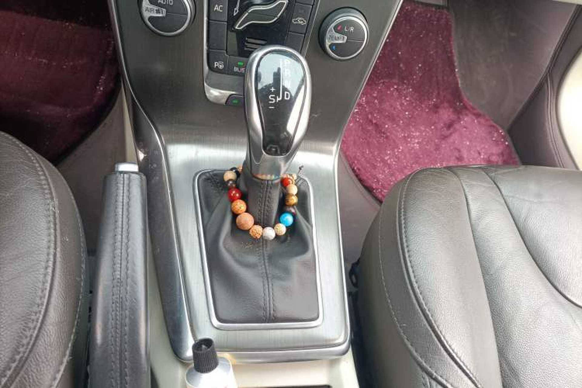 Used Volvo V40 2013 2.0T Zhiya Edition Gear Lever
