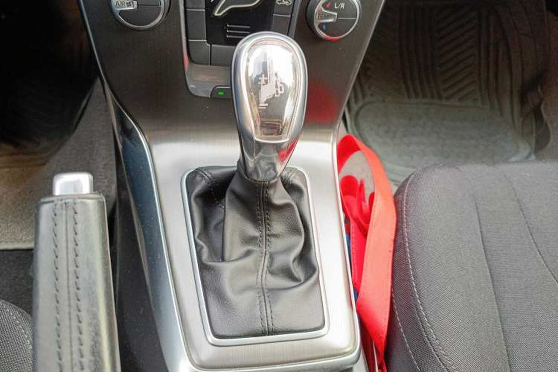 Used Volvo V40 2013 2.0T Zhiyi Edition Gear Lever