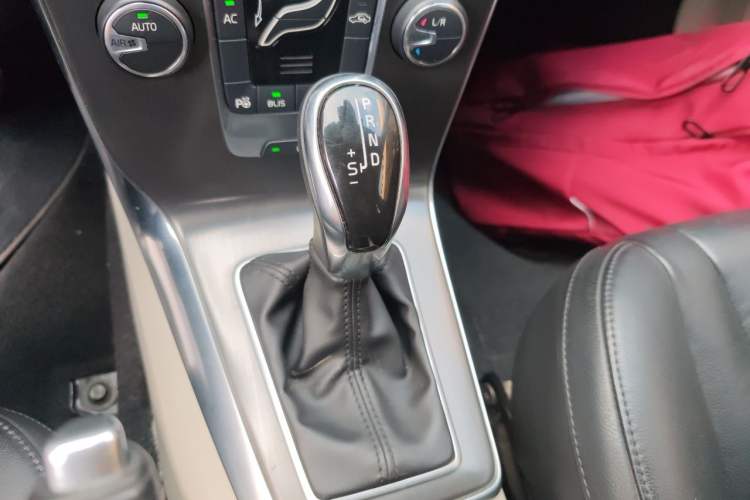 Used Volvo V40 2013 T5 Prestige Edition Gear Lever