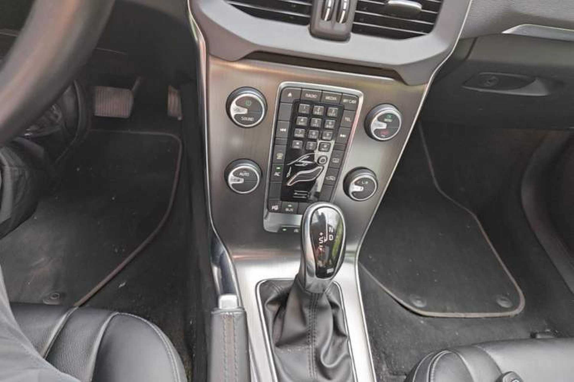 Used Volvo V40 2013 2.0T Zhiya Edition Gear Lever