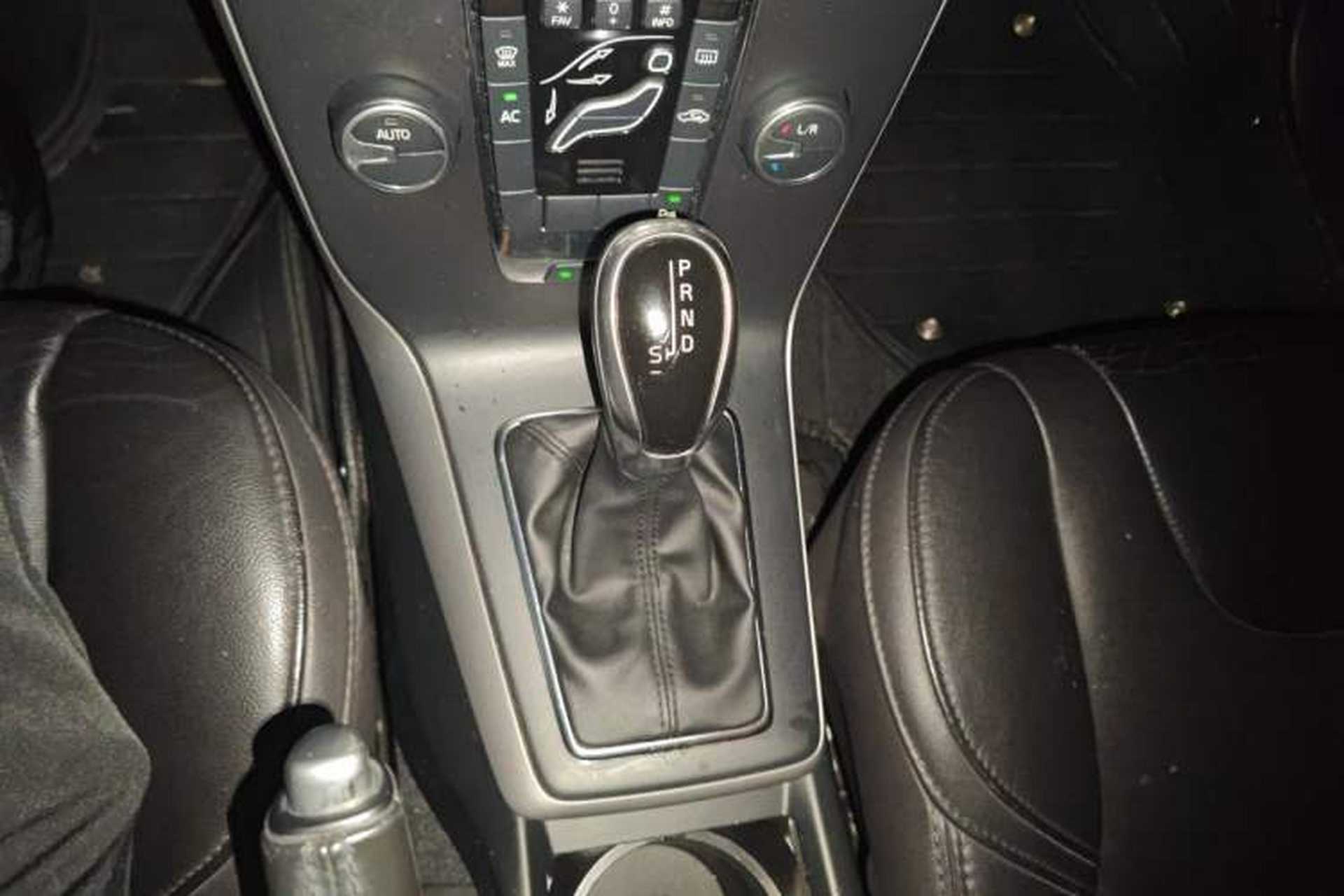 Used Volvo V40 2013 2.0T ZhiShang Version Gear Lever