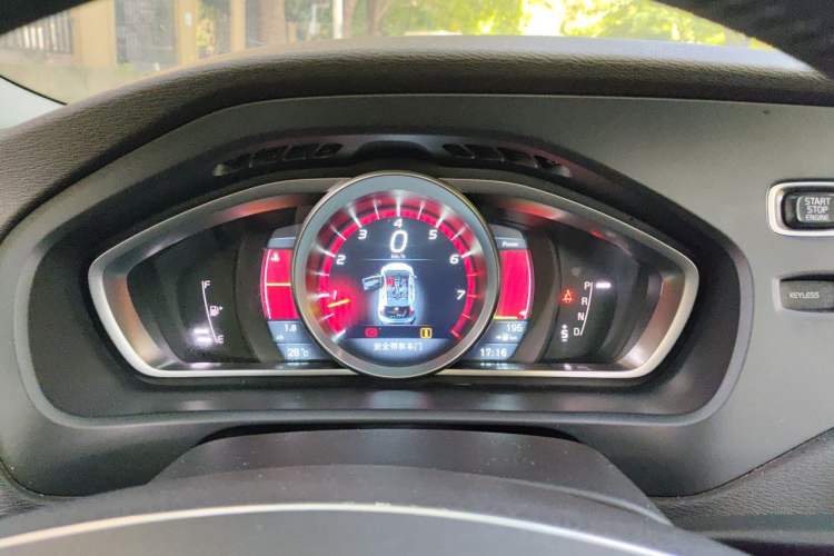 Used Volvo V40 2013 2.0T Zhiya Edition Instrument Cluster