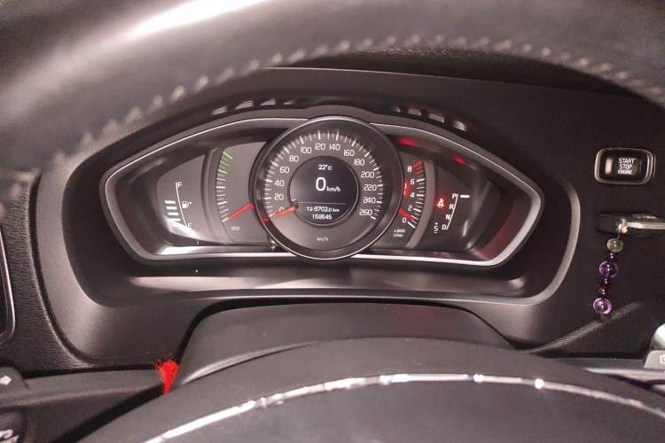 Used Volvo V40 2013 2.0T Zhiyi Edition Instrument Cluster