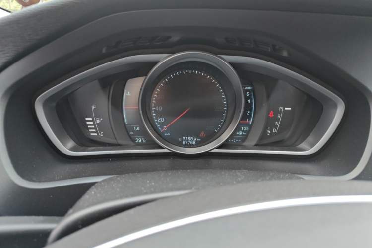 Used Volvo V40 2013 2.0T Zhiya Edition Instrument Cluster