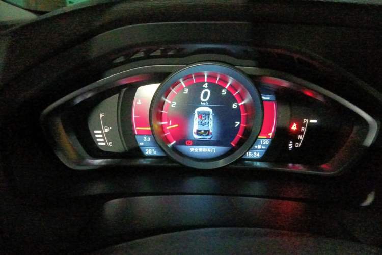 Used Volvo V40 2013 2.0T Zhiya Edition Instrument Cluster