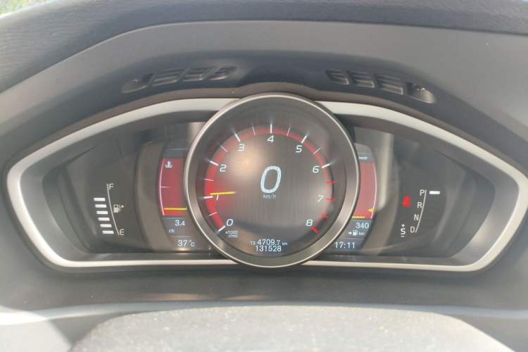 Used Volvo V40 2013 2.0T Zhiya Edition Instrument Cluster