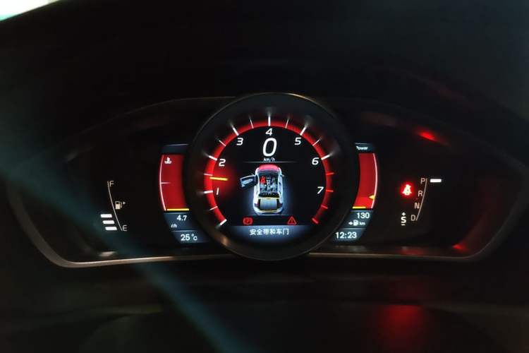 Used Volvo V40 2013 2.0T Zhiya Edition Instrument Cluster