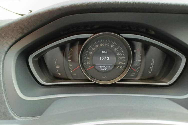 Used Volvo V40 2013 2.0T Zhiyi Edition Instrument Cluster