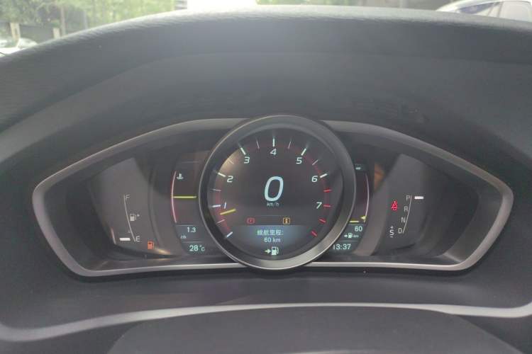 Used Volvo V40 2013 2.0T Zhiya Edition Instrument Cluster