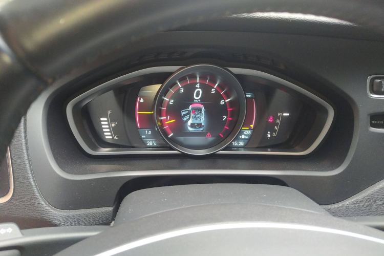 Used Volvo V40 2013 2.0T Zhiya Edition Instrument Cluster