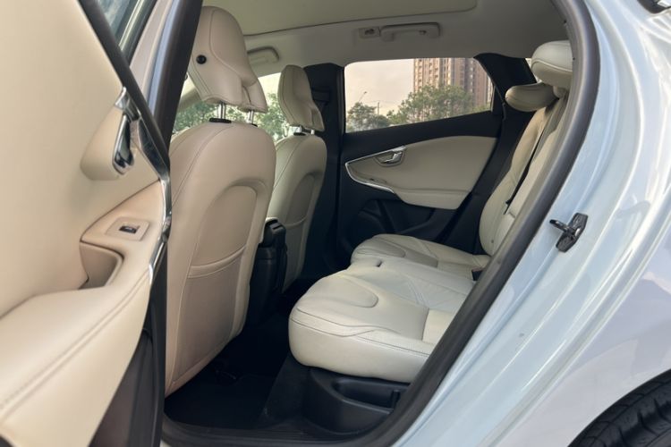 Used Volvo V40 2013 2.0T Zhiya Edition Interior 3