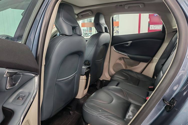 Used Volvo V40 2013 2.0T Zhiya Edition Interior 3