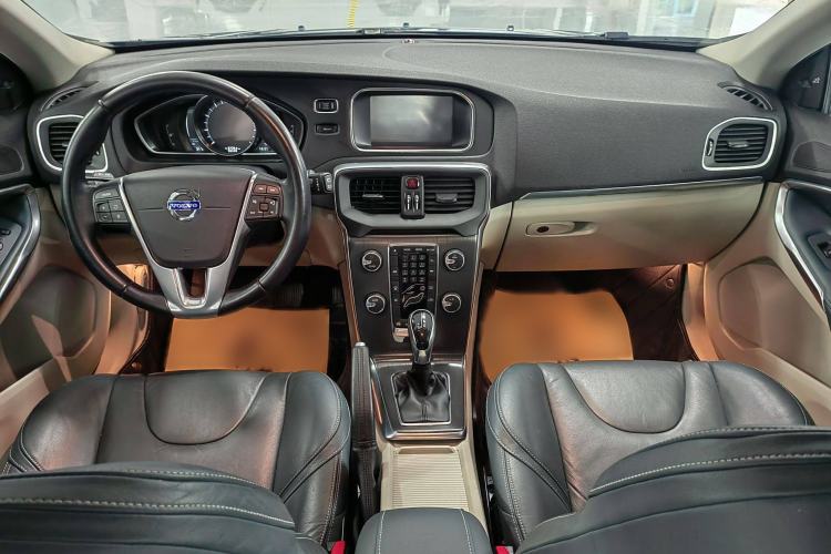 Used Volvo V40 2013 2.0T Zhiya Edition Interior 4