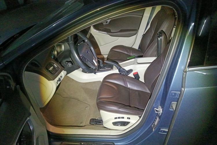 Used Volvo V40 2013 2.0T Zhiya Edition Left Front Seat