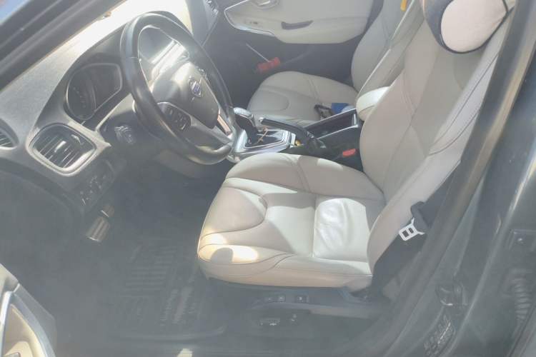 Used Volvo V40 2013 2.0T Zhiya Edition Left Front Seat