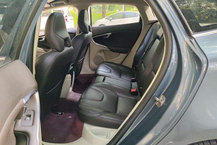 Used Volvo V40 2013 2.0T Zhiya Edition Left Rear Seat