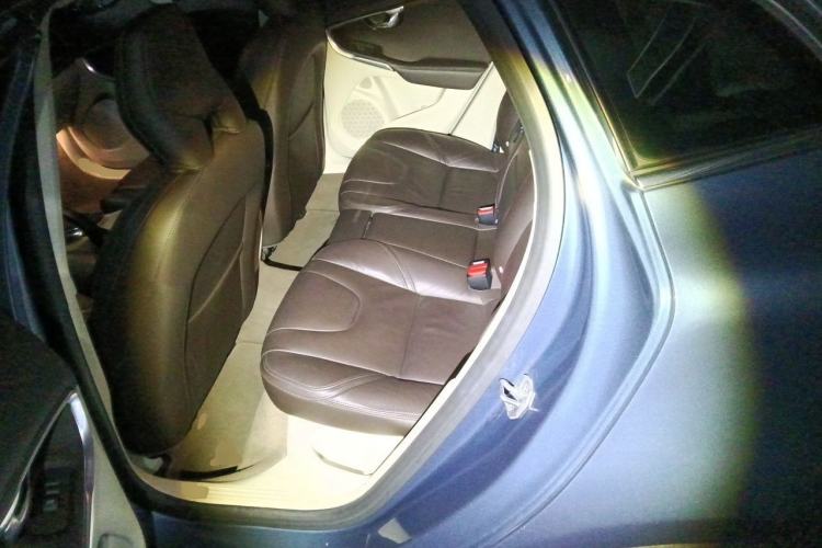 Used Volvo V40 2013 2.0T Zhiya Edition Left Rear Seat