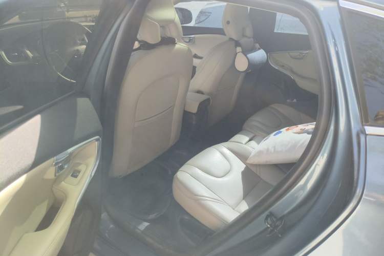 Used Volvo V40 2013 2.0T Zhiya Edition Left Rear Seat