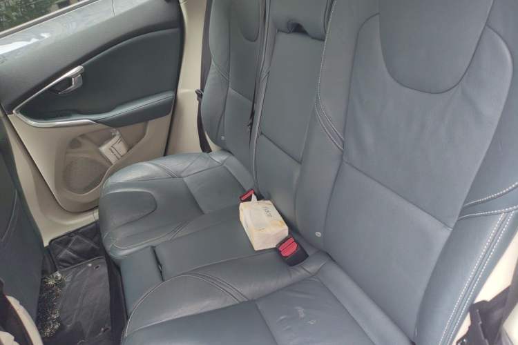 Used Volvo V40 2013 2.0T Zhiya Edition Left Rear Seat