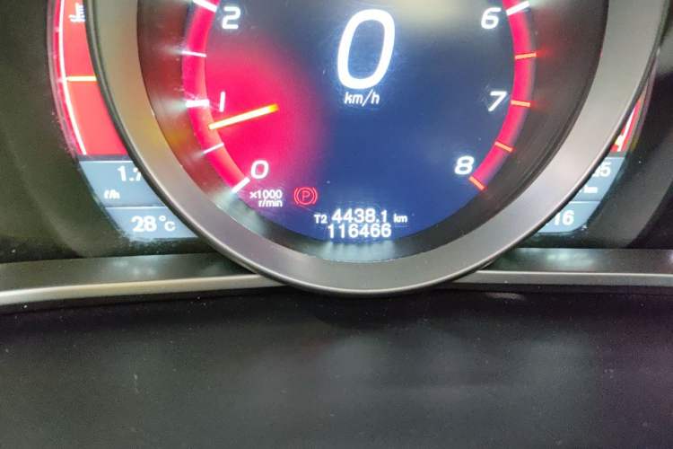 Used Volvo V40 2013 2.0T Zhiya Edition Odometer Close Up