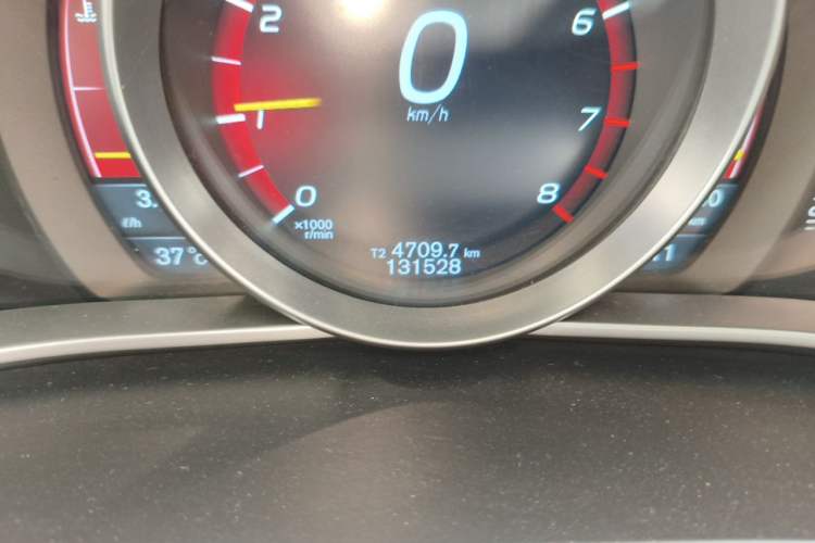 Used Volvo V40 2013 2.0T Zhiya Edition Odometer Close Up