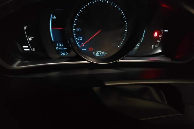 Used Volvo V40 2013 2.0T Zhiya Edition Odometer Close Up