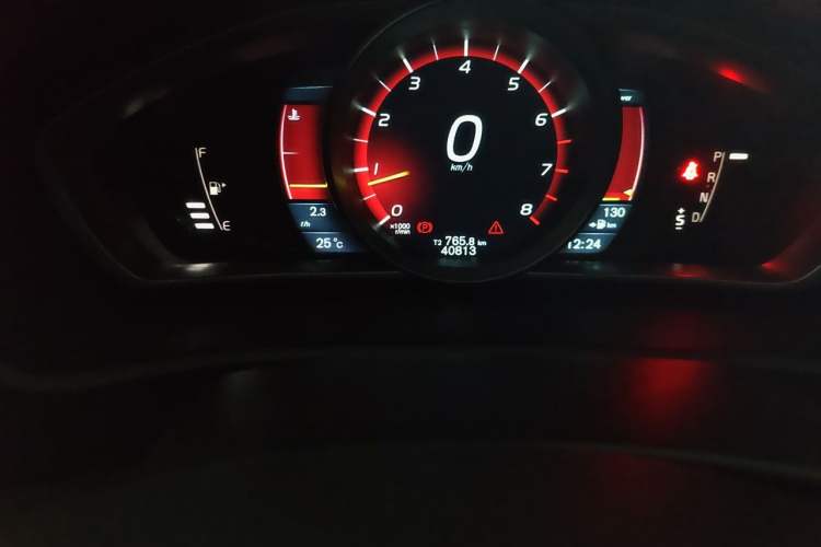 Used Volvo V40 2013 2.0T Zhiya Edition Odometer Close Up