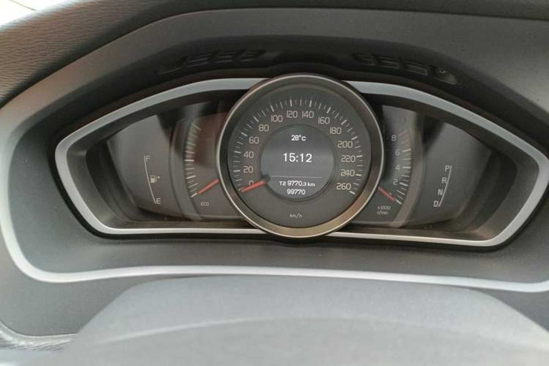 Used Volvo V40 2013 2.0T Zhiyi Edition Odometer Close Up