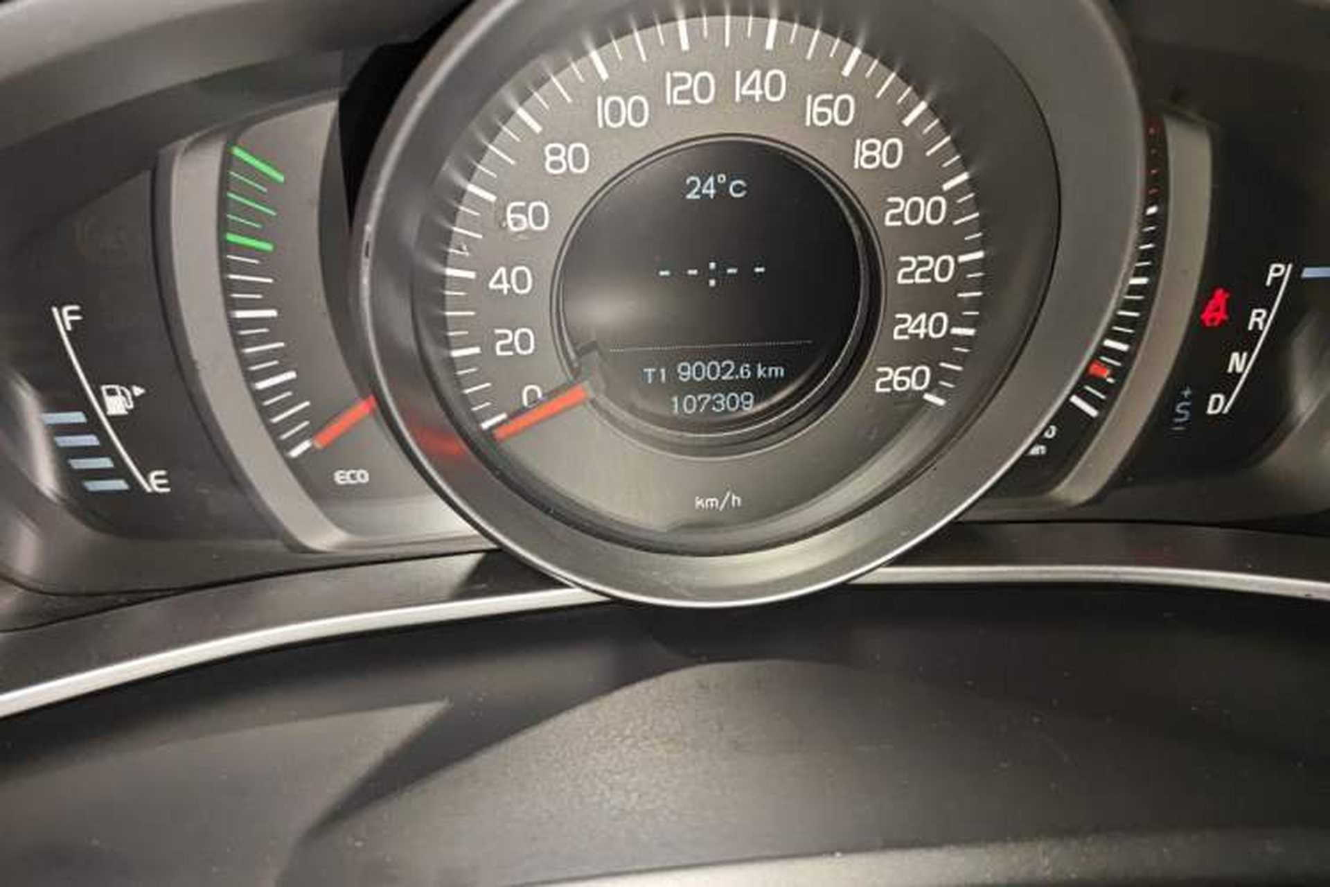 Used Volvo V40 2013 2.0T ZhiShang Version Odometer Close Up