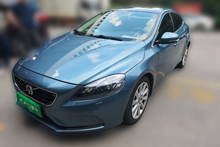 Used Volvo V40 2013 T5 Prestige Edition Guazi used car, China used car export, Used car for sale, Used cars, Cheapest cars for sale
