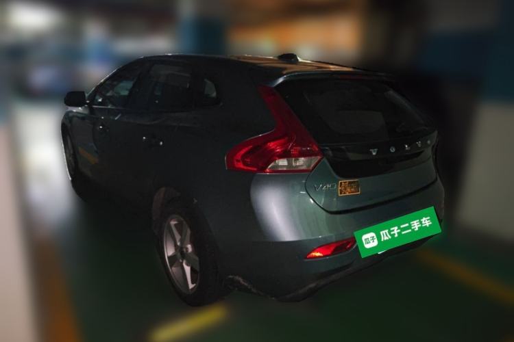 Used Volvo V40 2013 2.0T ZhiShang Version Rear Left 45 Deg
