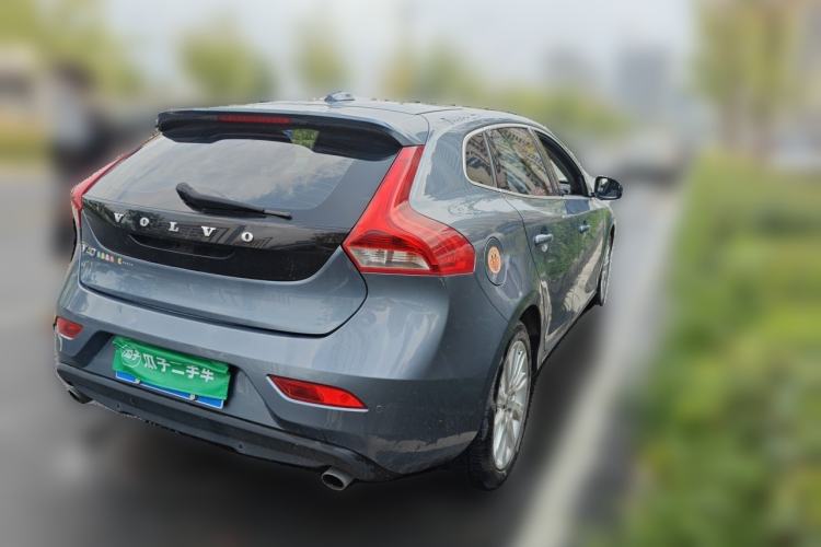 Used Volvo V40 2013 2.0T Zhiya Edition Rear Right 45 Deg