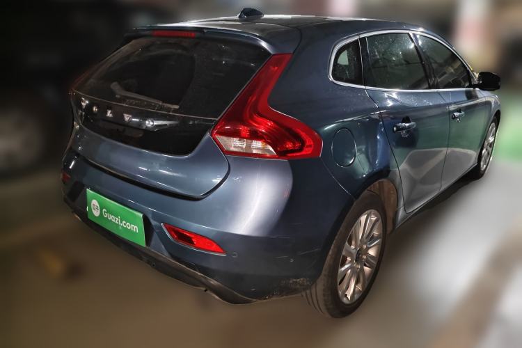 Used Volvo V40 2013 2.0T Zhiya Edition Rear Right 45 Deg