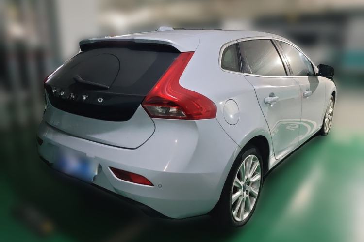 Used Volvo V40 2013 2.0T Zhiya Edition Rear Right 45 Deg